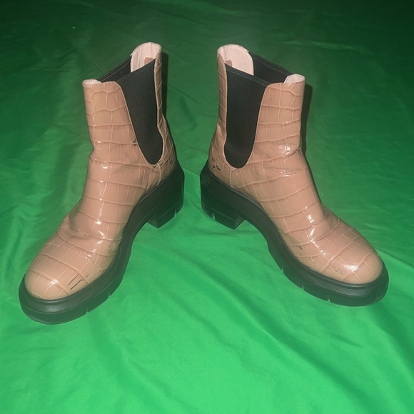 Stuart Weitzman Women's Croc-Embossed Ankle Combat Boots in Tan size 37 - Picture 4 of 15
